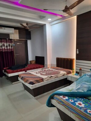 Bedroom in 3 BHK Apartment at Mahmoorganj – for Sale