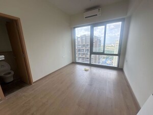 Room in 2 BHK Apartment at Piramal Aranya, Byculla – for Sale