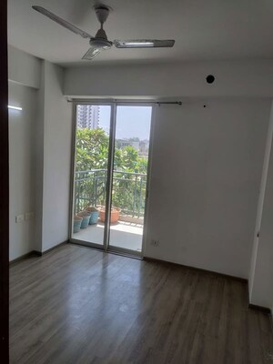 Room in 2.5 BHK Apartment at Godrej 101, Sector 79 – for Rent