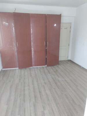 Room in 2.5 BHK Apartment at Godrej 101, Sector 79 – for Rent