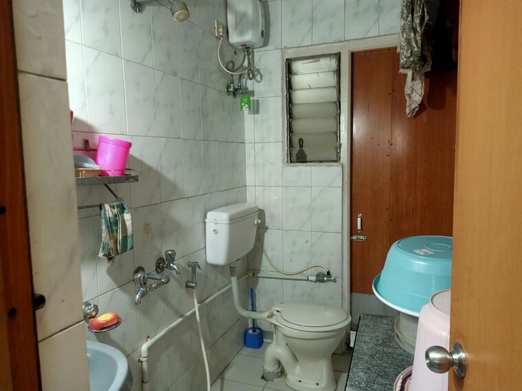 Bathroom, hyde-park-galaxy 2 Bedroom 900 Sq.Ft. Apartment In Manpada Thane 10710977