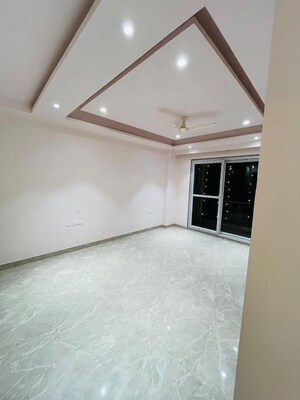 Room in 2.5 BHK Builder Floor at Smart World Orchard, Sector 61 – for Rent