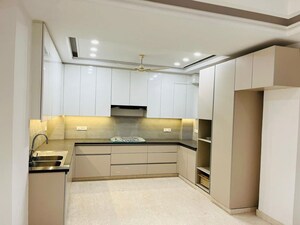 Kitchen in 2.5 BHK Builder Floor at Smart World Orchard, Sector 61 – for Rent