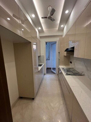 Building Lobby in 3 BHK Builder Floor at Smart World Orchard, Sector 61 – for Rent