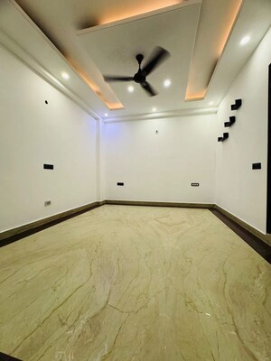 Room in 2 BHK Apartment at Chattarpur – for Rent