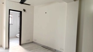 Room in 3 BHK Builder Floor at State Bank Colony – for Rent