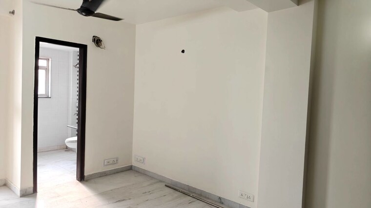 Room, state bank colony 3 Bedroom 1800 Sq.Ft. Builder Floor In State Bank Colony Delhi 10711021