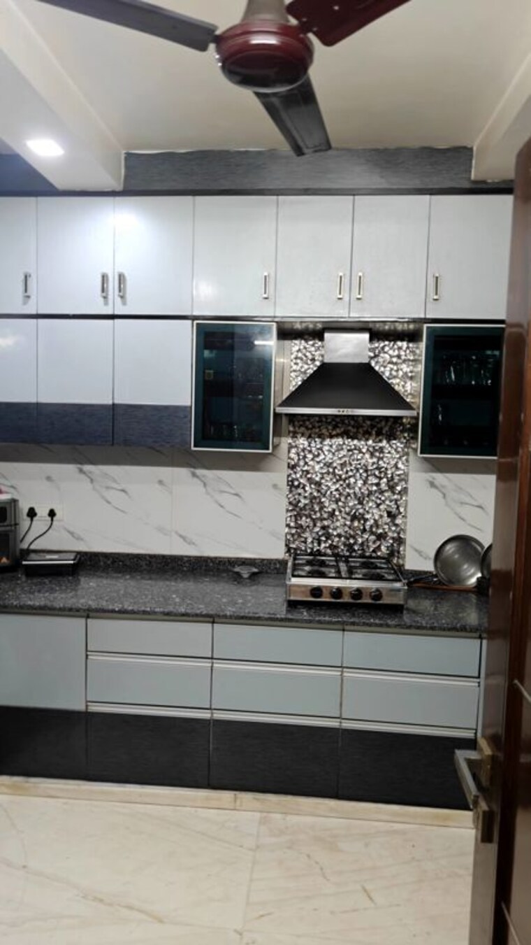 Kitchen, state bank colony 3 Bedroom 1800 Sq.Ft. Builder Floor In State Bank Colony Delhi 10711008