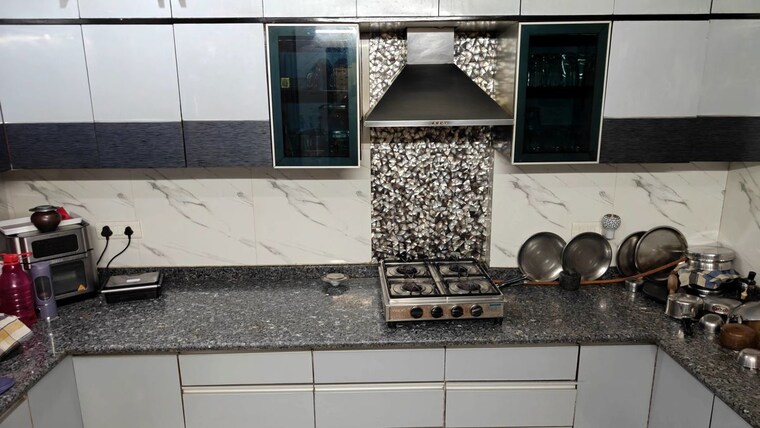 Kitchen, state bank colony 3 Bedroom 1800 Sq.Ft. Builder Floor In State Bank Colony Delhi 10711008