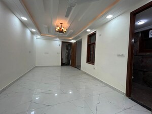 Room in 2 BHK Apartment at Chattarpur – for Rent