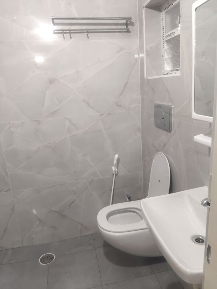 Bathroom, sri-residency-marathahalli 2 Bedroom 950 Sq.Ft. Apartment In Marathahalli Bangalore 10711033