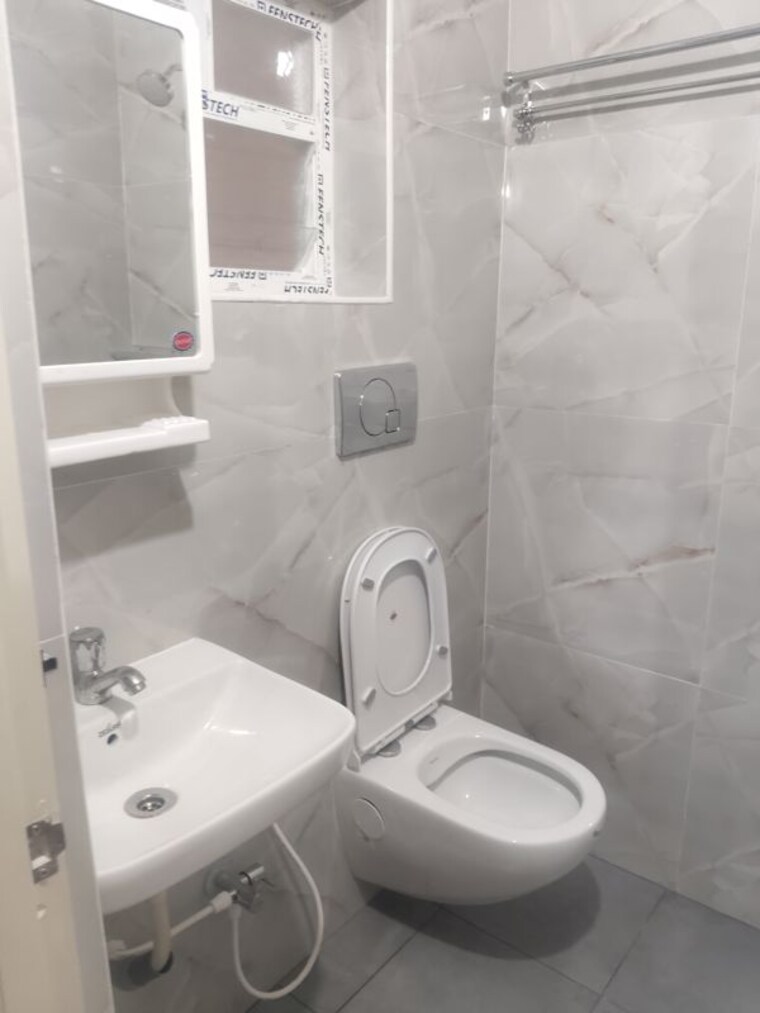 Bathroom, sri-residency-marathahalli 2 Bedroom 900 Sq.Ft. Apartment In Marathahalli Bangalore 10711041