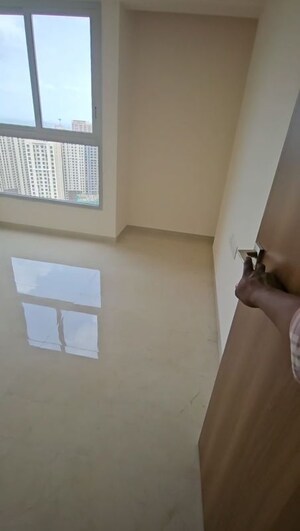Room in 2 BHK Apartment at Piramal Vaikunth, Balkum Pada – for Sale