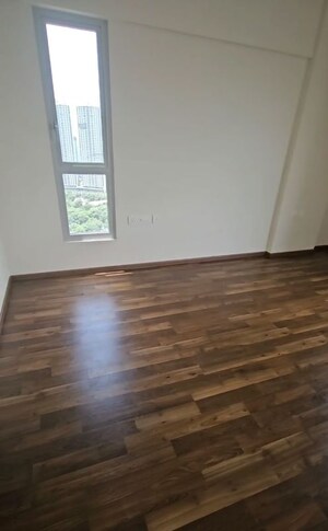 Room in 2 BHK Apartment at Piramal Vaikunth, Balkum Pada – for Sale
