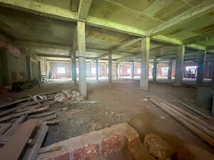 Parking in  Shop at Feroke – for Sale