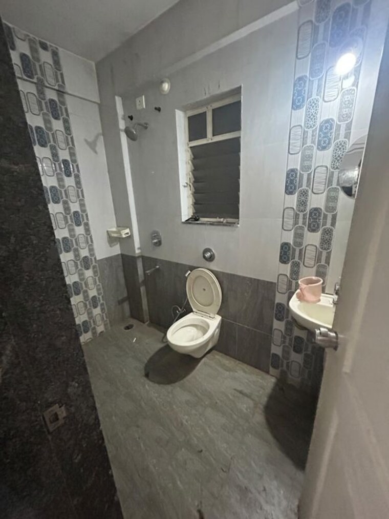 Bathroom, renuka-gulmohar-c-building-chs 2 Bedroom 618 Sq.Ft. Apartment In Pimpri Pune 10711109