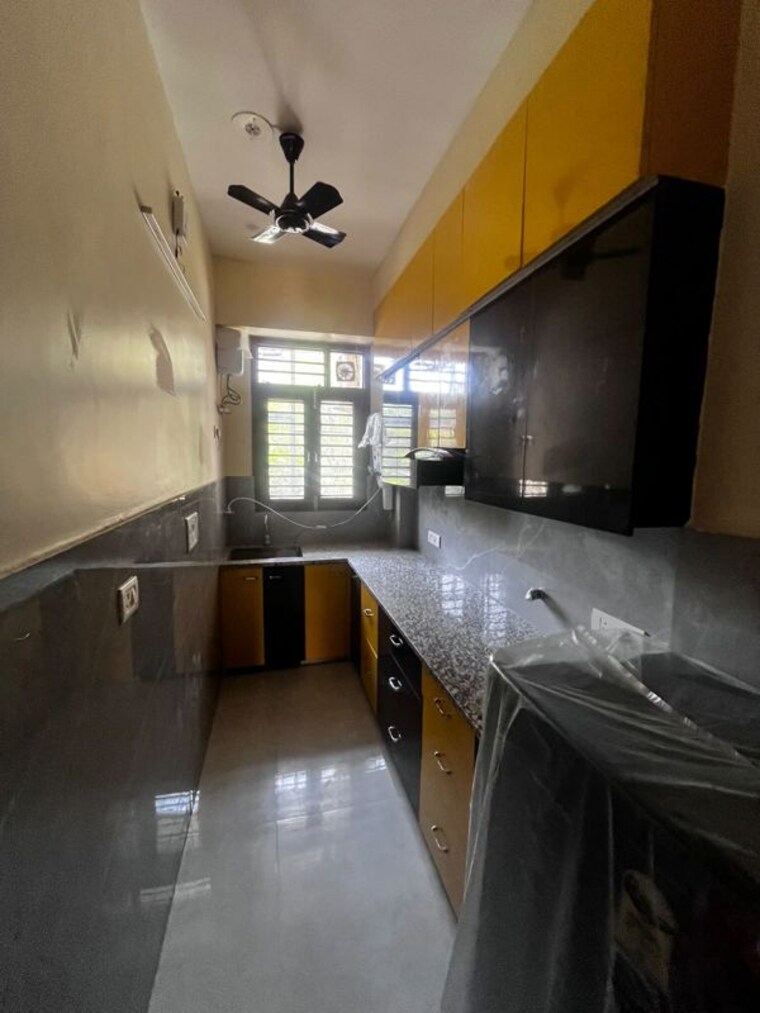 Kitchen, sector 42 2 Bedroom 100 Sq.Yd. Builder Floor In Sector 42 Gurgaon 10711144