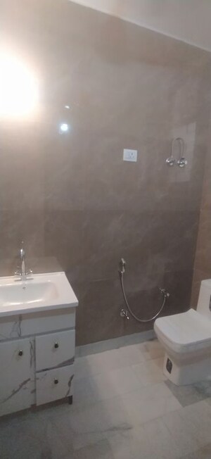 Furnished Amenities in 2 BHK Builder Floor at Khirki Extension – for Rent