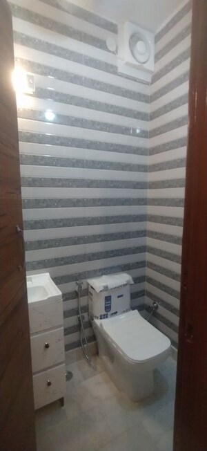 Team Area in 2 BHK Builder Floor at Khirki Extension – for Rent
