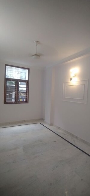 Room in 2 BHK Builder Floor at Khirki Extension – for Rent