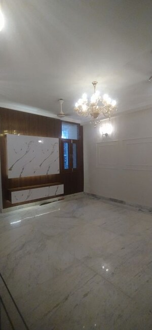 Furnished Amenities in 2 BHK Builder Floor at Khirki Extension – for Rent