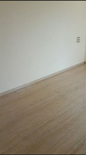 Room in 3 BHK Apartment at Thakur Kedarnath Tower, Versova – for Rent