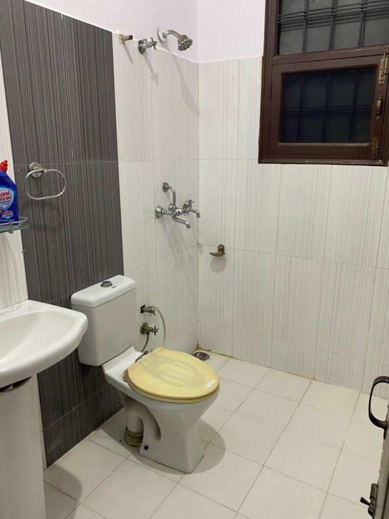 Bathroom, vip road 3 Bedroom 900 Sq.Ft. Independent House In Vip Road Zirakpur 10711162