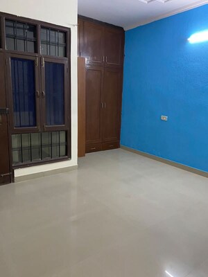 Room in 3 BHK Independent House at Vip Road – for Rent
