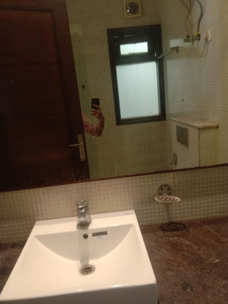 Bathroom, greater kailash i 4 Bedroom 3950 Sq.Ft. Builder Floor In Greater Kailash I Delhi 10711199