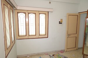 Room in  Apartment at Digvijay Plot – for Sale