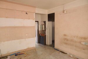 Room in  Apartment at Digvijay Plot – for Sale