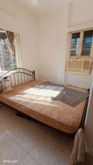 Master Bedroom in 2 BHK Apartment at Mahim West – for Rent