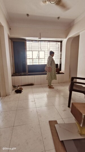 Living Room in 2 BHK Apartment at Mahim West – for Rent