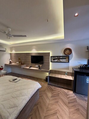 Team Area in 1 RK Apartment at Kaveri City Center, Delta I Greater Noida – for Rent