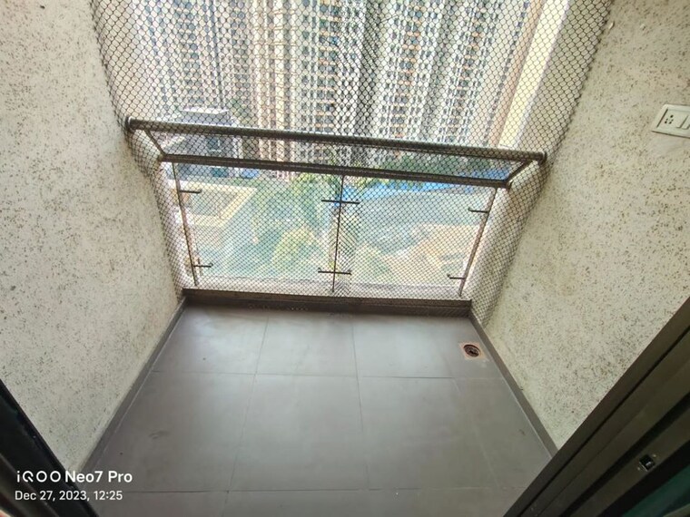 Balcony, dosti-vihar-phase-iii 2.5 Bedroom 790 Sq.Ft. Apartment In Samata Nagar Thane 10711304