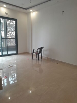 Furnished Amenities in 4 BHK Builder Floor at Rohini Sector 18 – for Sale