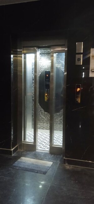 Building Lobby in 2 BHK Builder Floor at Mahavir Enclave 1 – for Sale