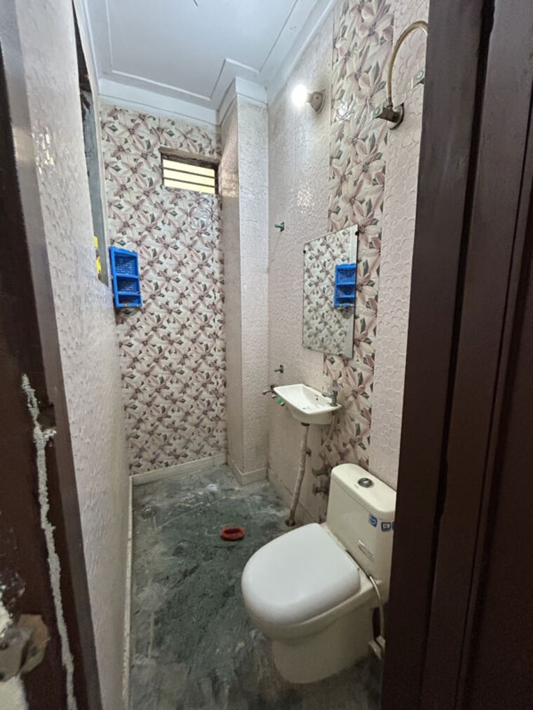 Bathroom, green fields colony 4 Bedroom 1960 Sq.Ft. Builder Floor In Green Fields Colony Faridabad 10711429