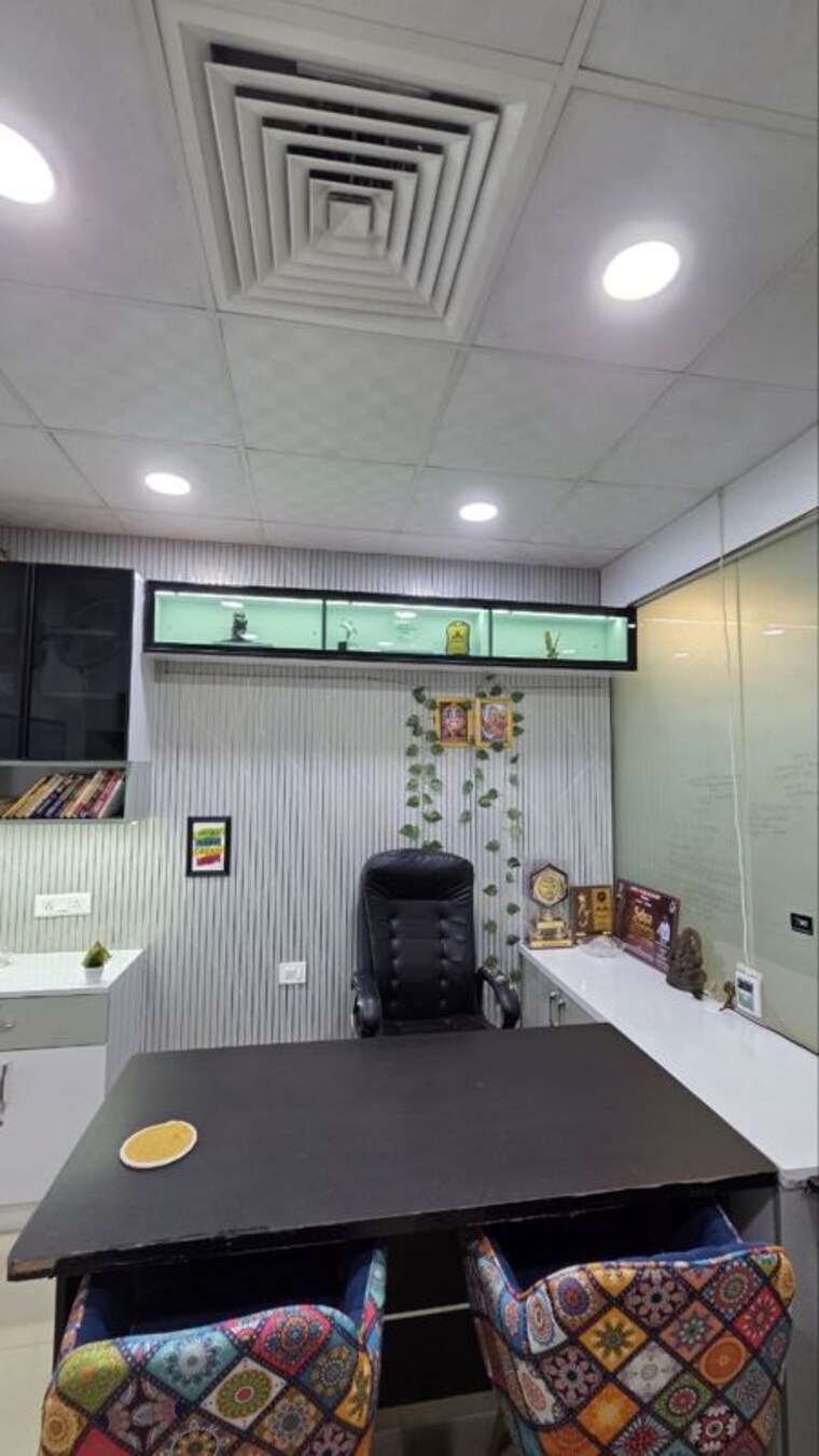 Team Area, sector 63 Commercial Office Space 250 Sq.Mt. In Sector 63 Noida 10711445