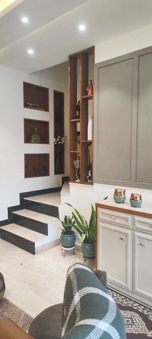 Furnished Amenities in 3 BHK Builder Floor at Shivalik Colony – for Rent