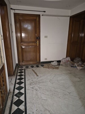  Apartment For Rent in Mayur Vihar
