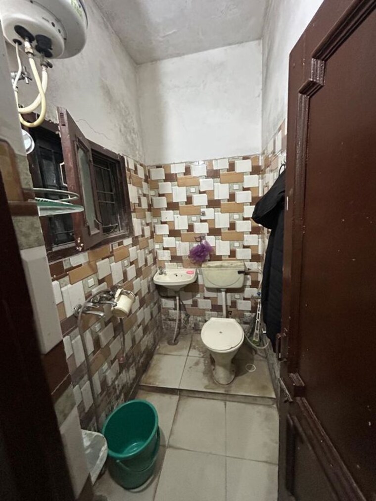 Bathroom, onyxe-paraiso 2 Bedroom 1650 Sq.Ft. Builder Floor In Patiala Road Zirakpur 10711564