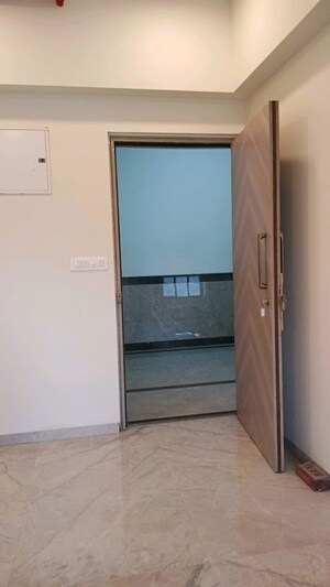 Room in 2 BHK Apartment at Ajmera Downtown, Marine Lines – for Sale