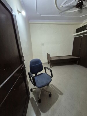 Room in 2.5 BHK Builder Floor at Mayur Vihar – for Rent