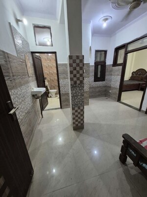 Living Room in 2.5 BHK Builder Floor at Mayur Vihar – for Rent