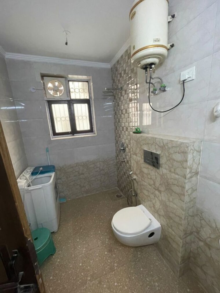 Bathroom, sector 22 1 Bedroom 800 Sq.Ft. Builder Floor In Sector 22 Gurgaon 10711588