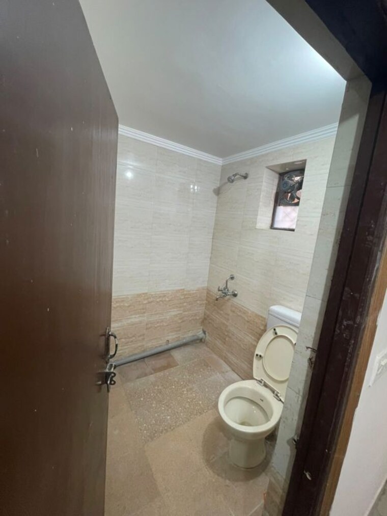 Bathroom, sector 22 1 Bedroom 800 Sq.Ft. Builder Floor In Sector 22 Gurgaon 10711588
