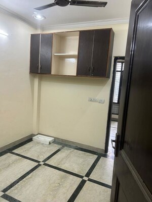 Room in 1 BHK Builder Floor at Palam Vihar – for Rent