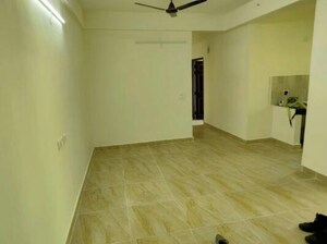 Room in 3 BHK Apartment at Migsun Twiinz, Eta Ii Greater Noida – for Sale