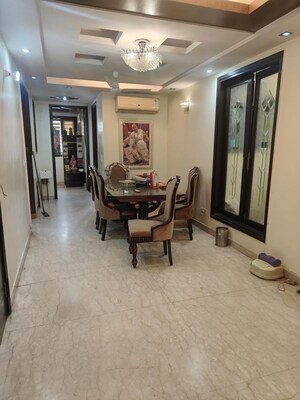 Room in 2.5 BHK Builder Floor at Lajpat Nagar Iii – for Rent